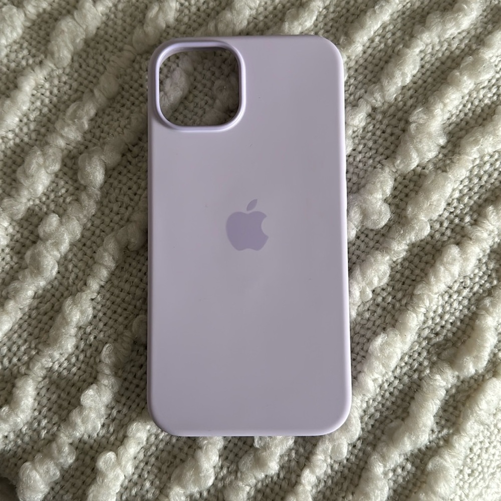 BRAND NEW NEVER USED! lavender iPhone 13 pro mag-safe silicone case